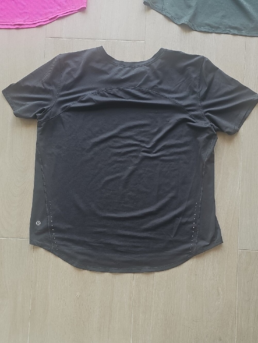 lululemon athletica Short Sleeve Tee Bundle in Black, Red, Hot Pink, Olive - Picture 12 of 16